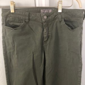 Guess olive green pants. (Style: Nicole Bootcut)